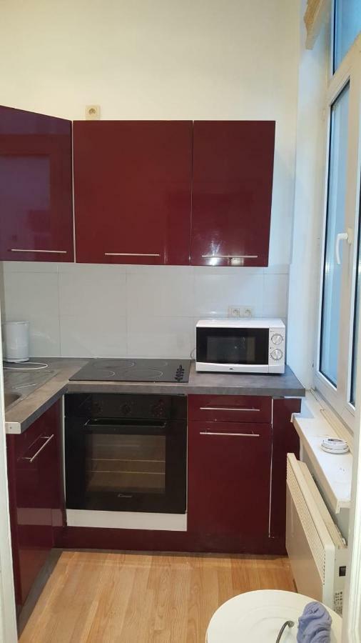 Central Yellow Apartment ブリュッセル エクステリア 写真